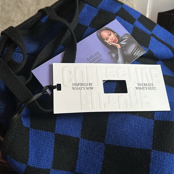 Cropped checkered tank with jogger windbreaker pants. - Picture 3 of 3